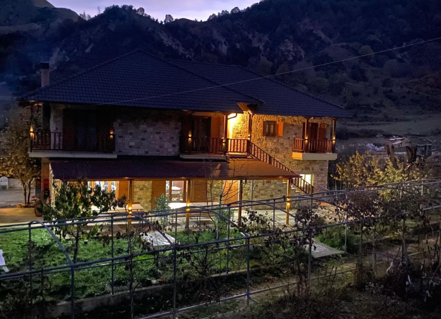 Tepelene Bujtina Hader Xhebro旅舍 外观 照片